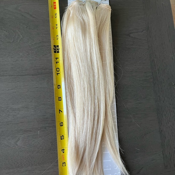 Brand New, never used- Bombshell Hand-Tied Extensions 13 wefts total! - Picture 4 of 6